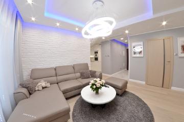 Mieszkanie-Gdansk- Albatross-Towers-salon-nowoczesny-sofa-led-18.jpg